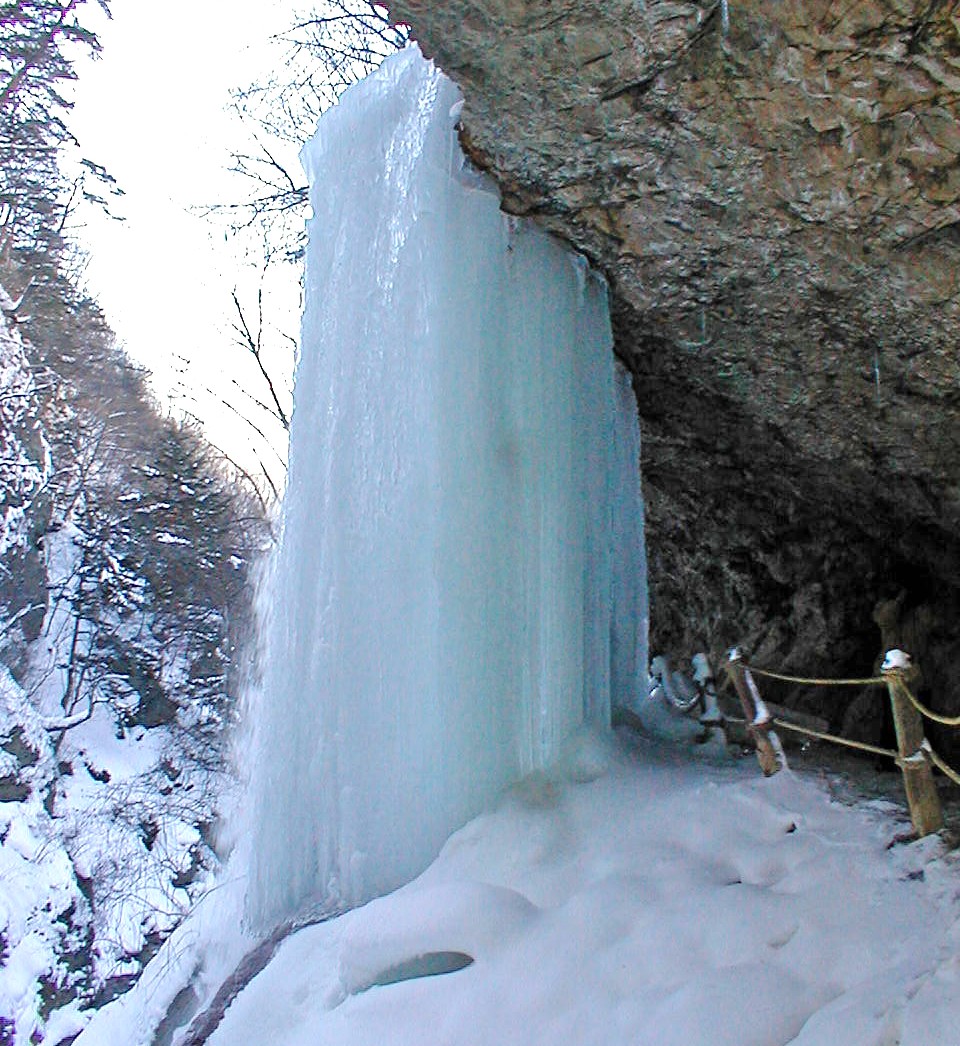 冬の雷滝