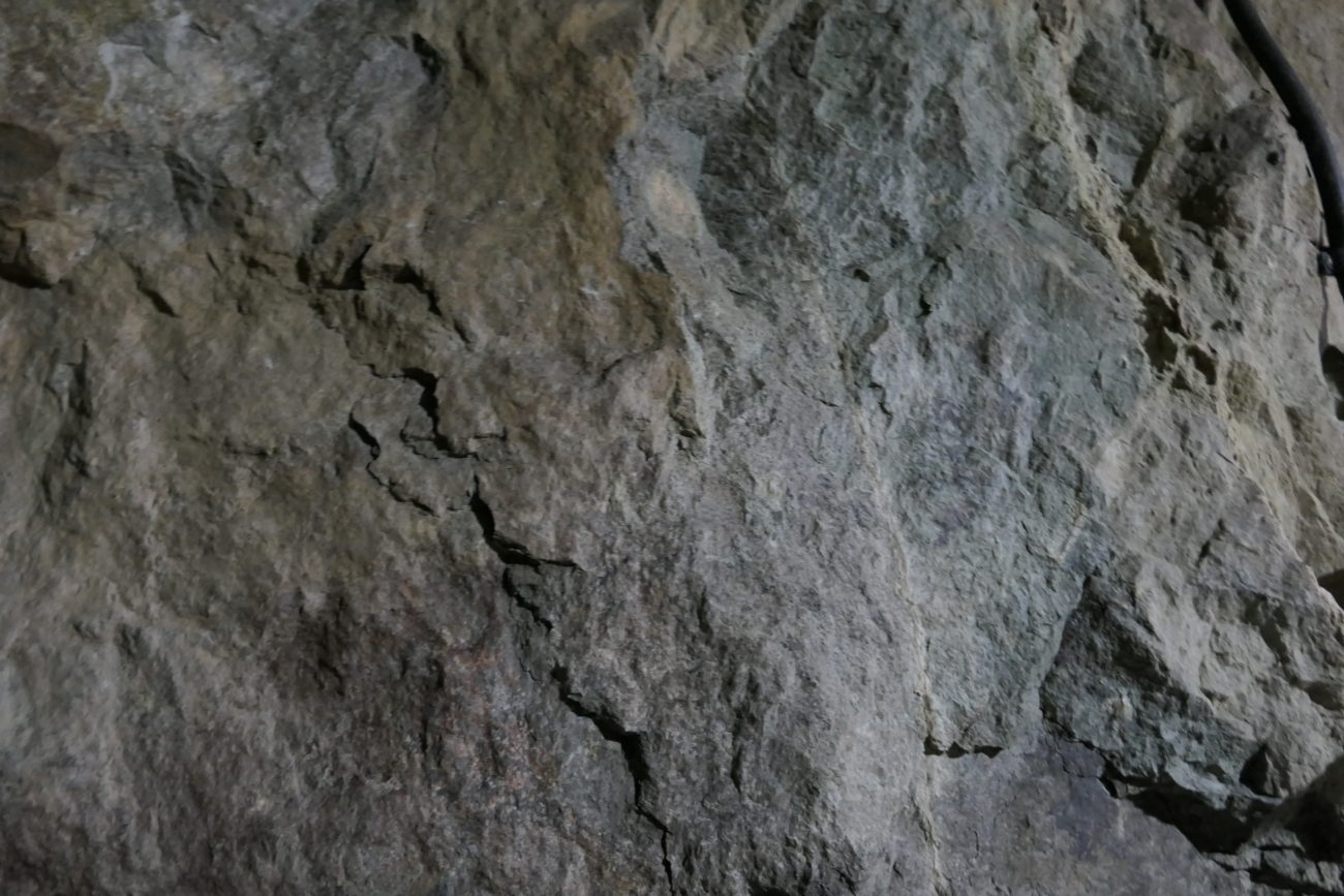 長野市 松代象山地下壕 松代大本営地下壕内部の壁