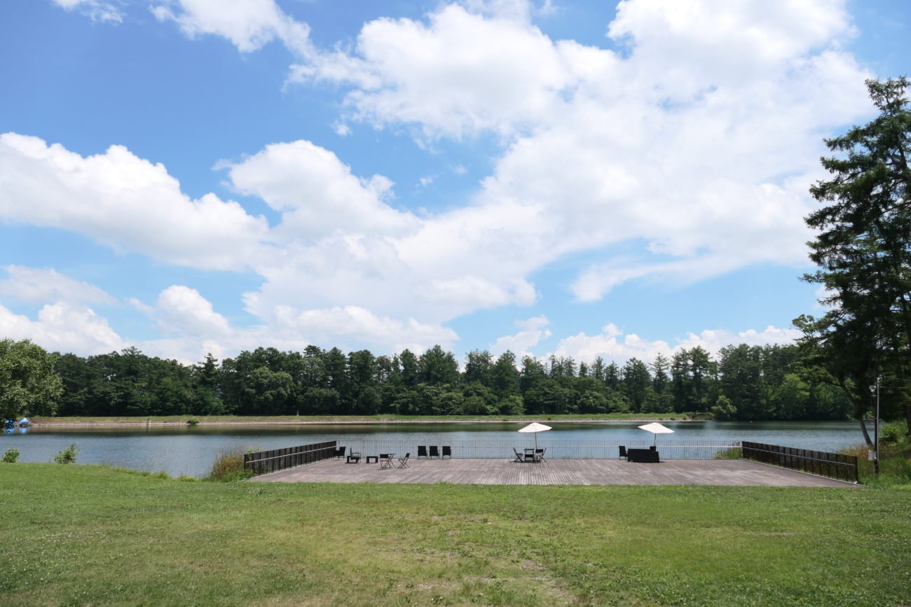 大座法師池の湖畔
