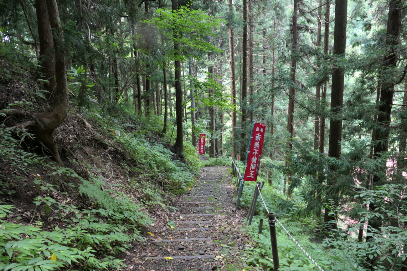 長野市 隠滝不動尊へ向かう道