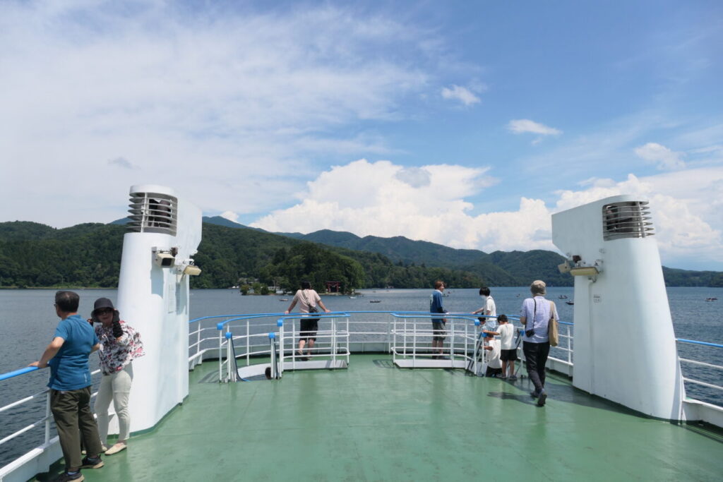 長野県信濃町 野尻湖 観光遊覧船 デッキ