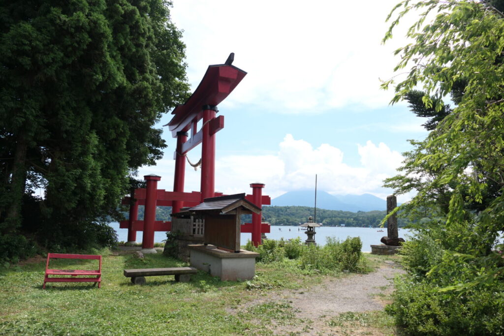 長野県信濃町 野尻湖 琵琶島 宇賀神社 鳥居