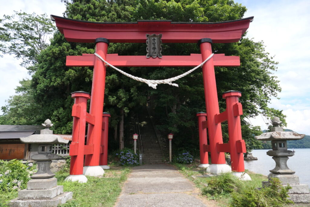 長野県信濃町 野尻湖 琵琶島 宇賀神社 鳥居