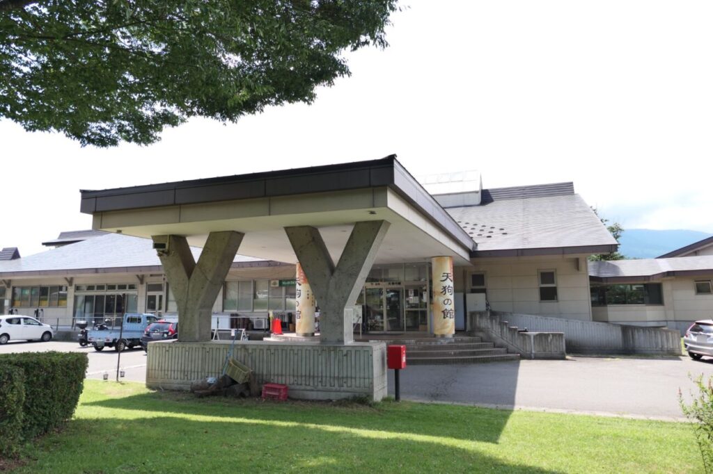 長野県飯綱町 霊仙寺湖 天狗の館