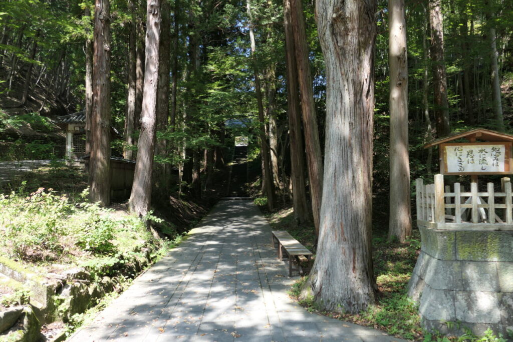 長野県上田市 安楽寺 境内