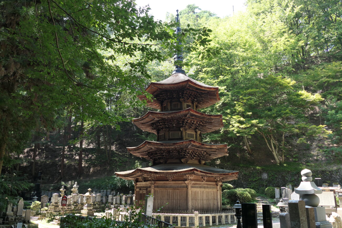 上田市　安楽寺　八角三重塔