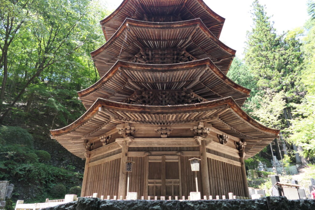 長野県上田市 安楽寺の国宝八角三重塔(日本唯一の八角塔)