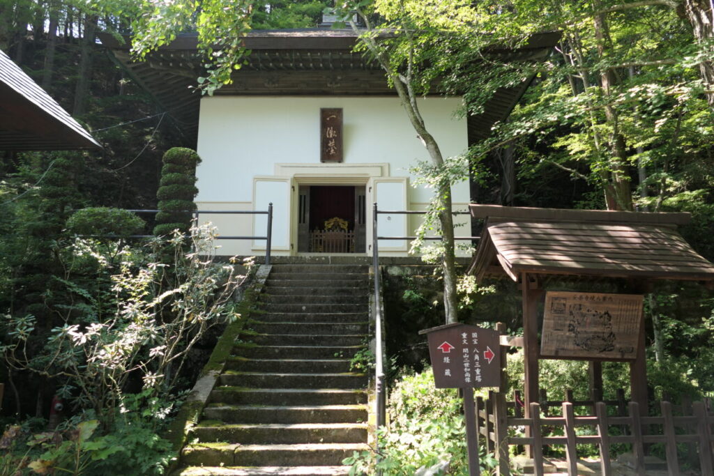 長野県上田市 安楽寺 経蔵