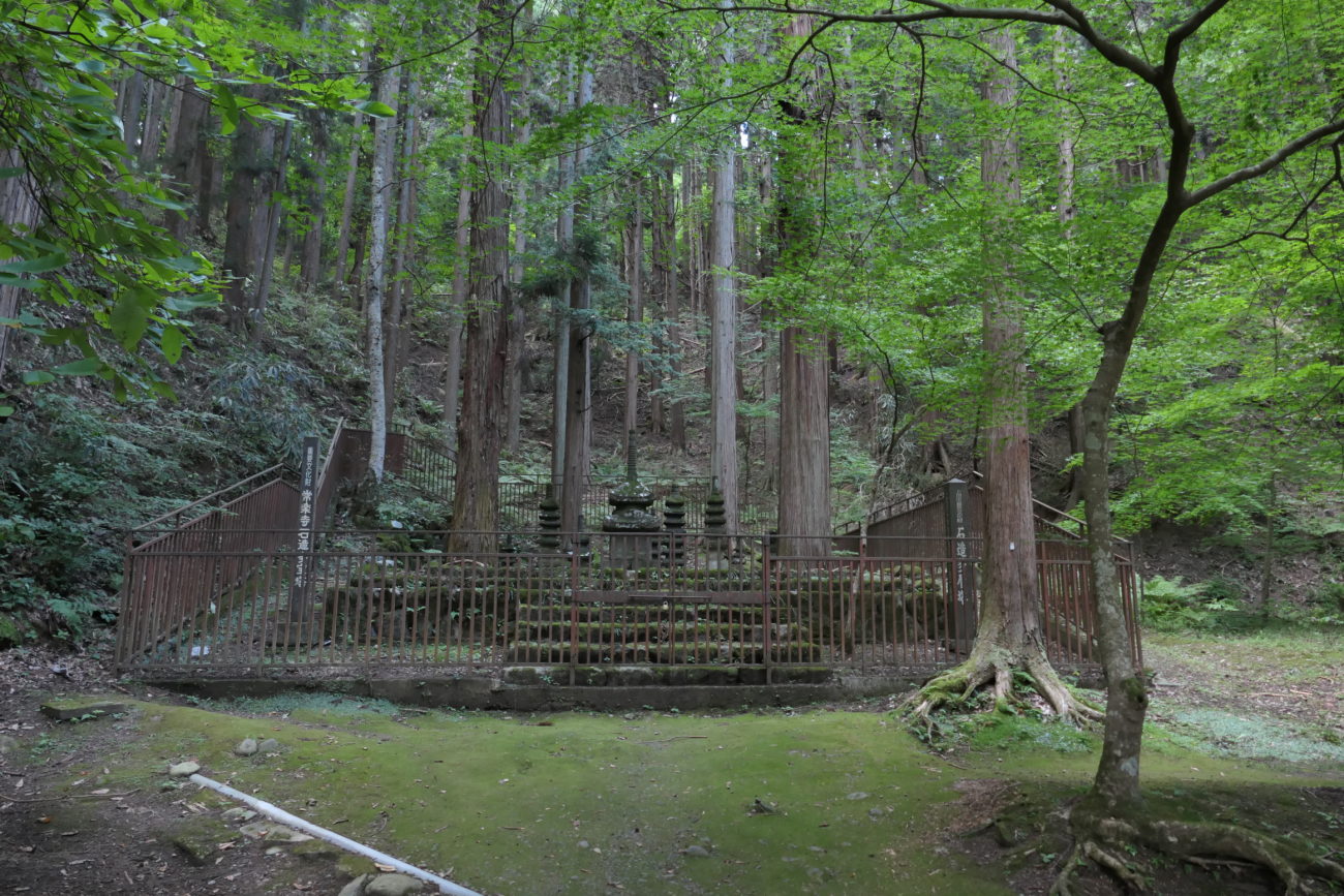 長野県上田市 別所温泉 常楽寺 石造多宝塔