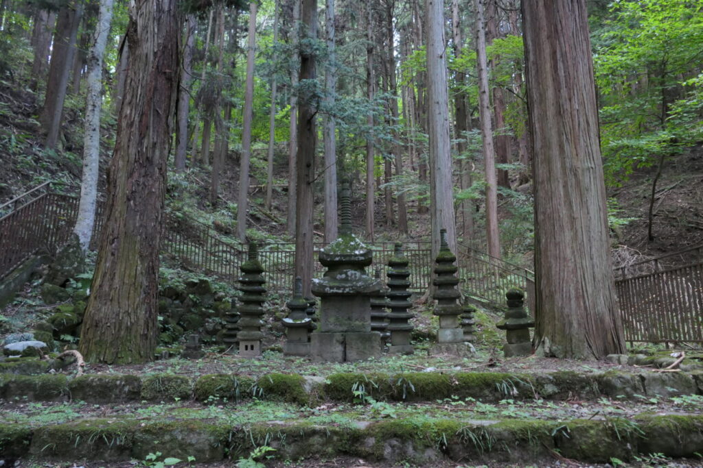長野県上田市 別所温泉 常楽寺 石造多宝塔