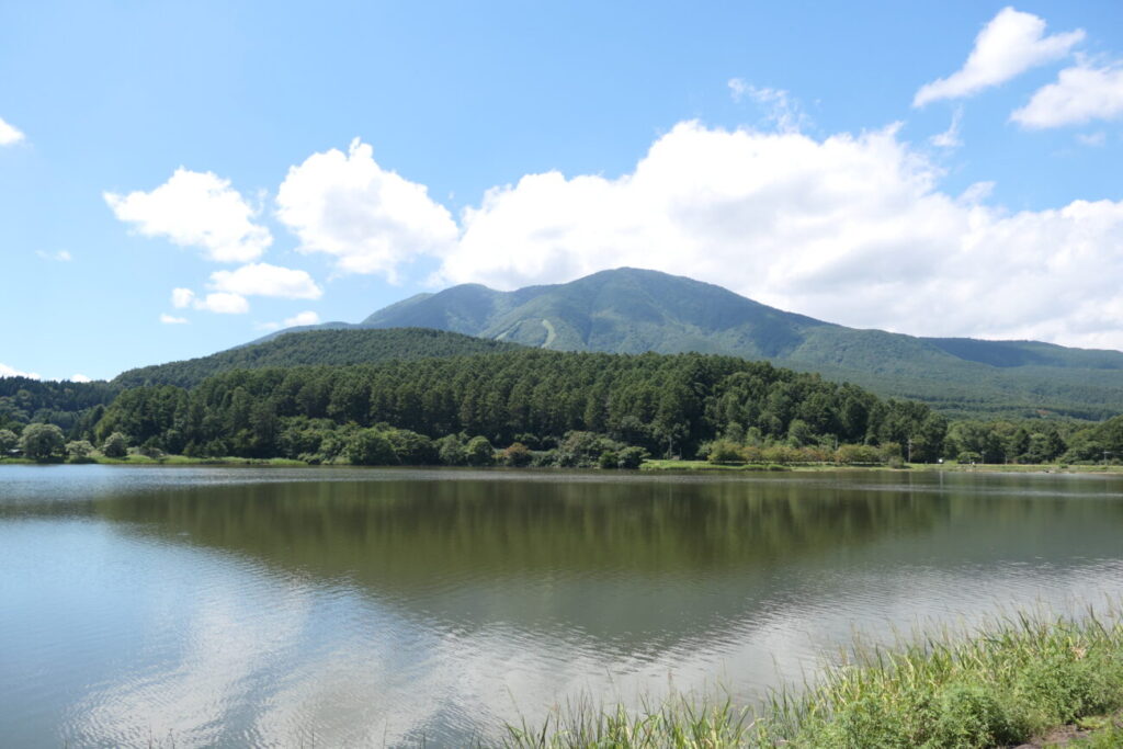 長野県飯綱町 霊仙寺湖 湖面