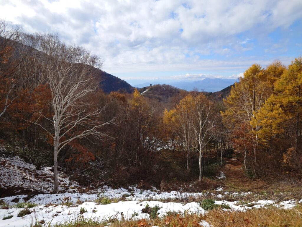 雪が残る志賀高原