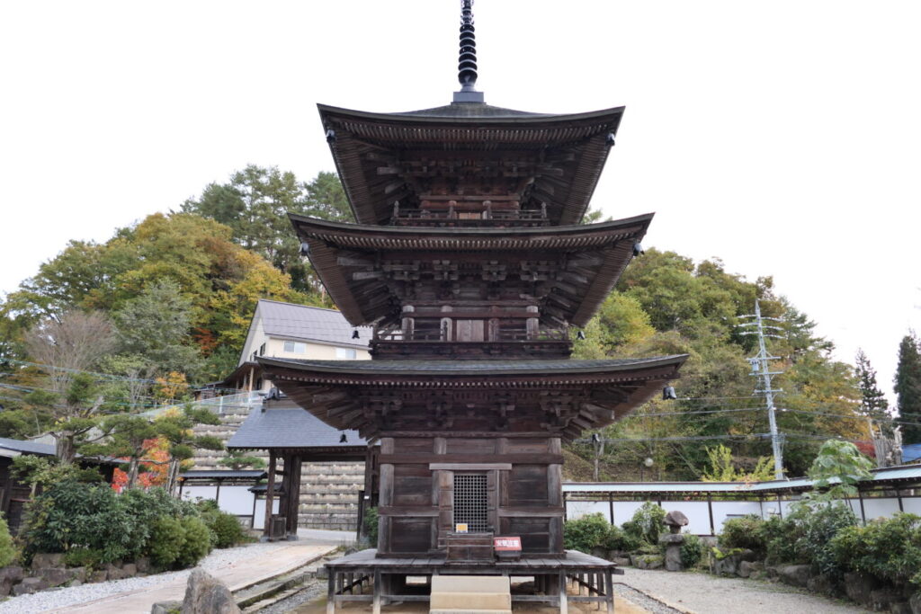 小川村 高山寺の三重塔