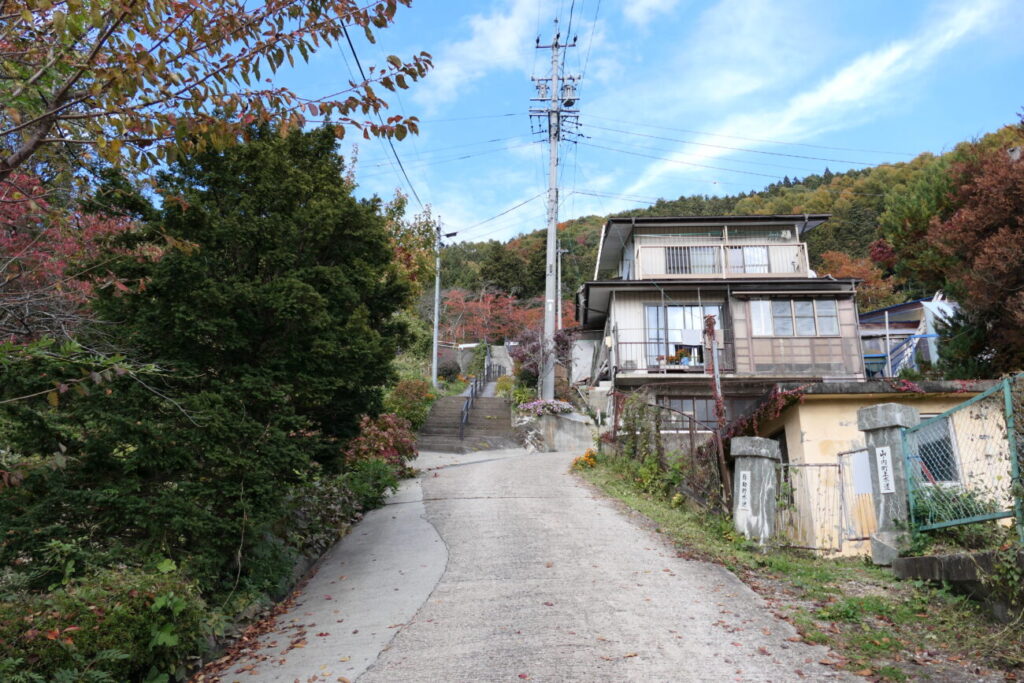 長野 平和観音 みろく石仏へ向かう道