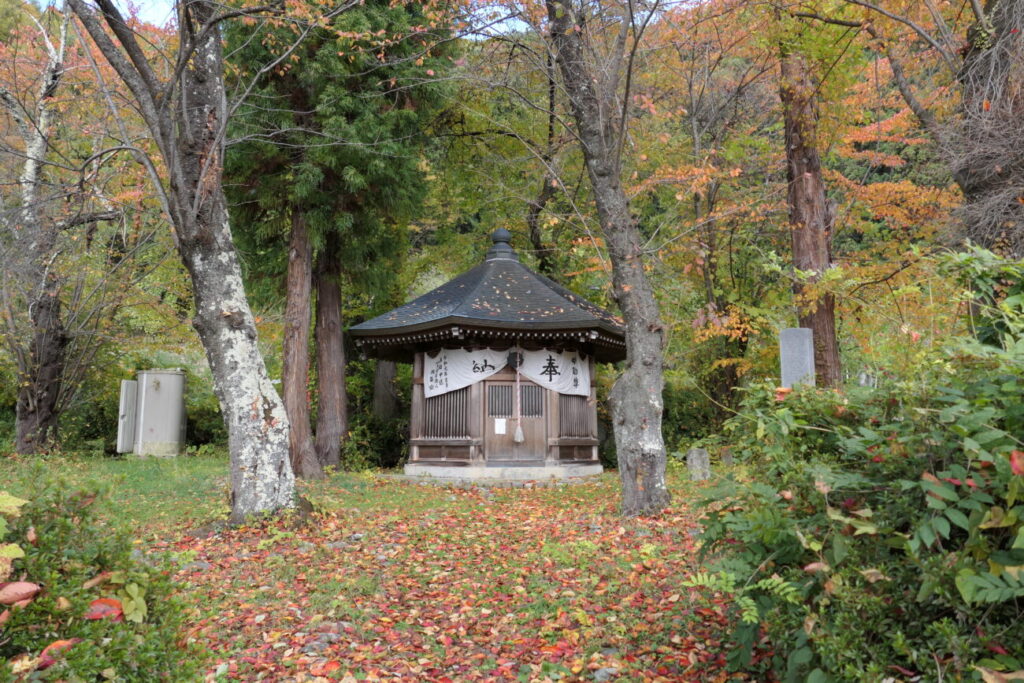 長野 平和観音 みろく石仏の境内