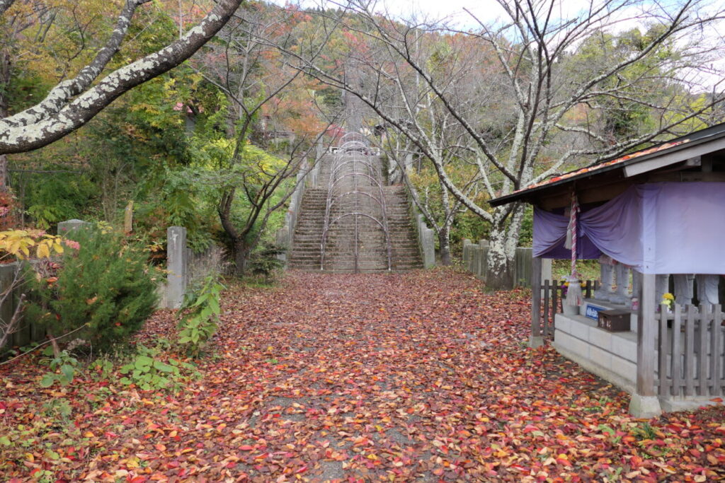 長野 世界平和聖観世音菩薩(平和観音)の道