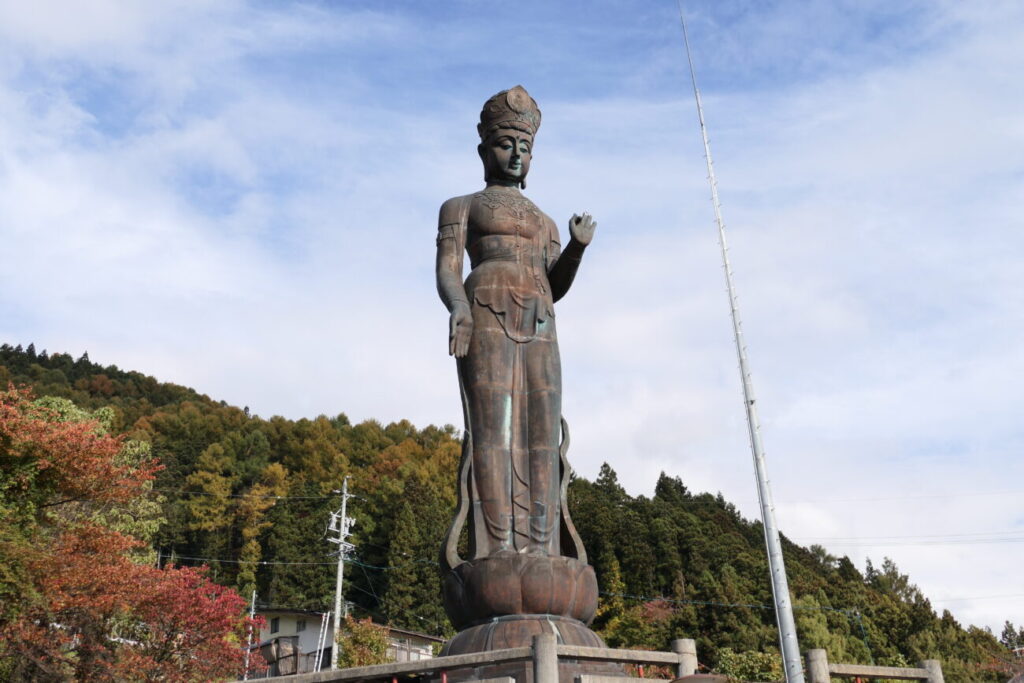 山ノ内町 平和観音の足元