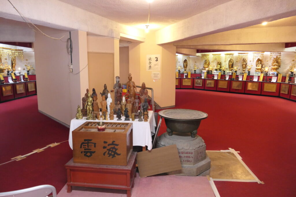 長野 世界平和聖観世音菩薩(平和観音) 大悲殿にある西国三十三所観音の写し本尊