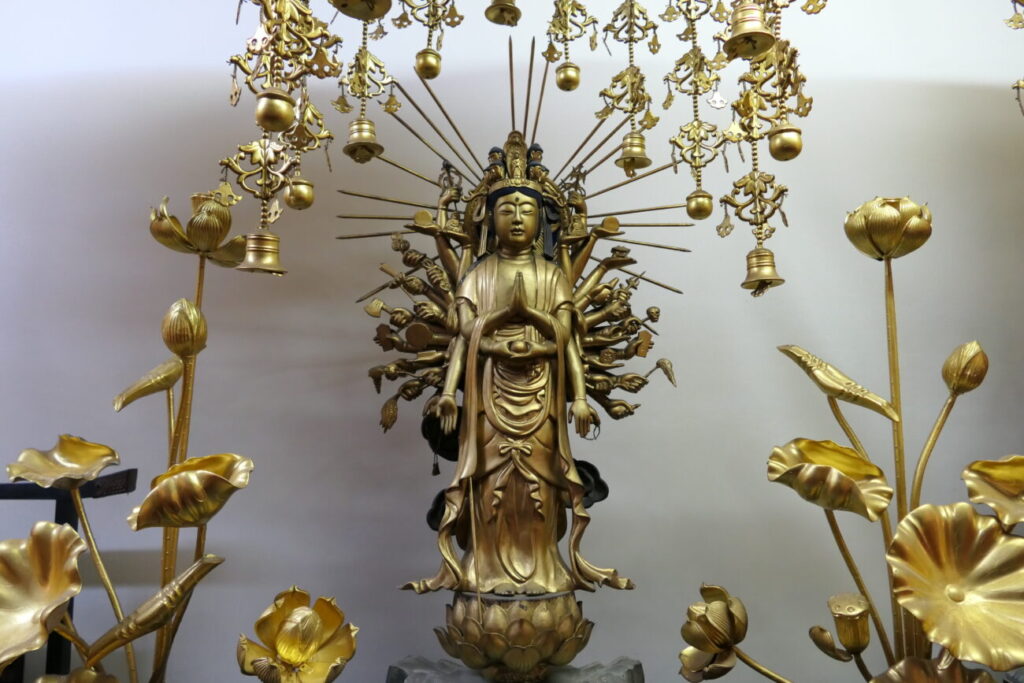 平和観音 応頂山 勝尾寺 十一面千手千眼観世音菩薩様