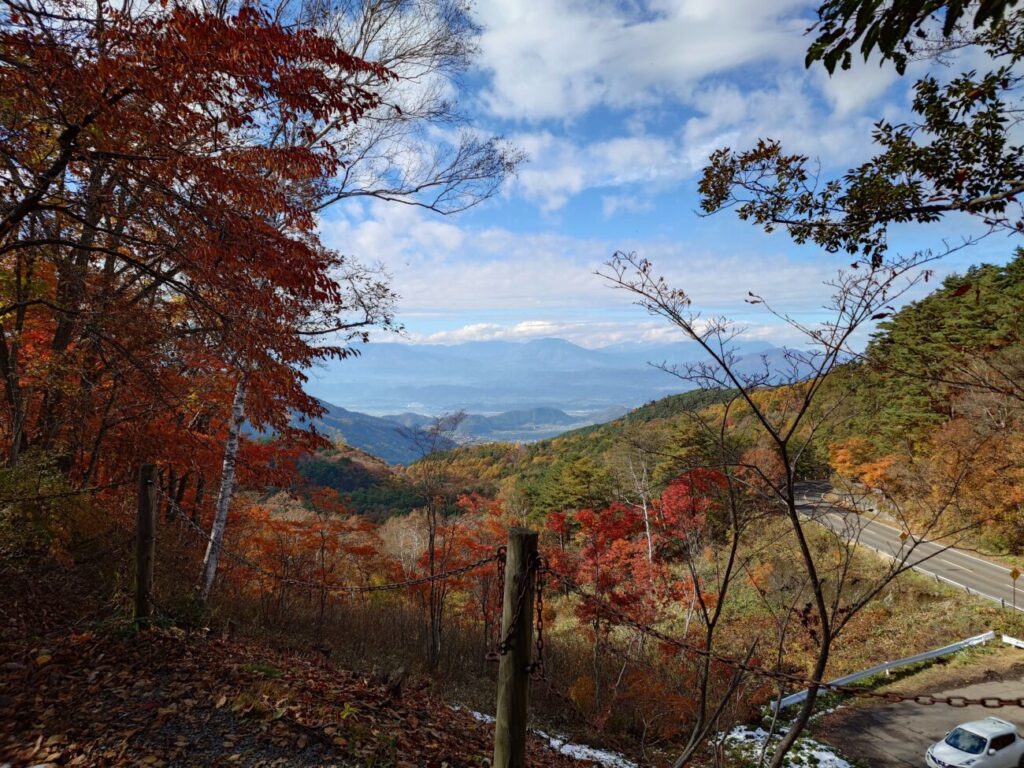 山ノ内町の澗満滝 展望台紅葉シーズン