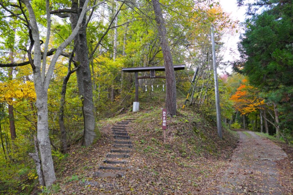 小川村 縄文おやき 小川の庄本店のおやき神社入り口