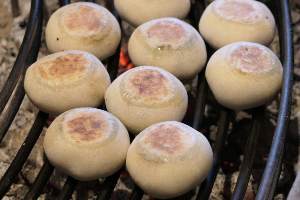 縄文おやき 小川の庄 囲炉裏