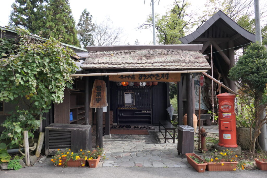 小川の庄 おやき村 本店駐車場