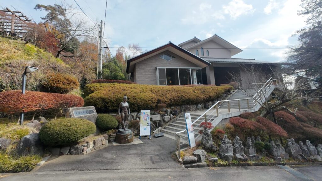 青木村郷土美術館