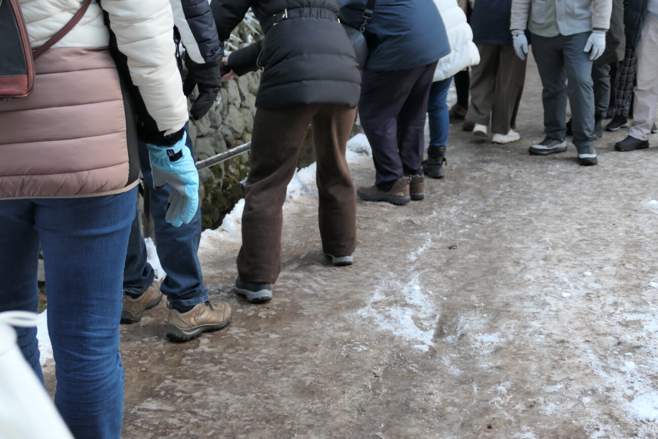 地獄谷野猿公苑 jigokudani-yaen-koen ツルツルの道