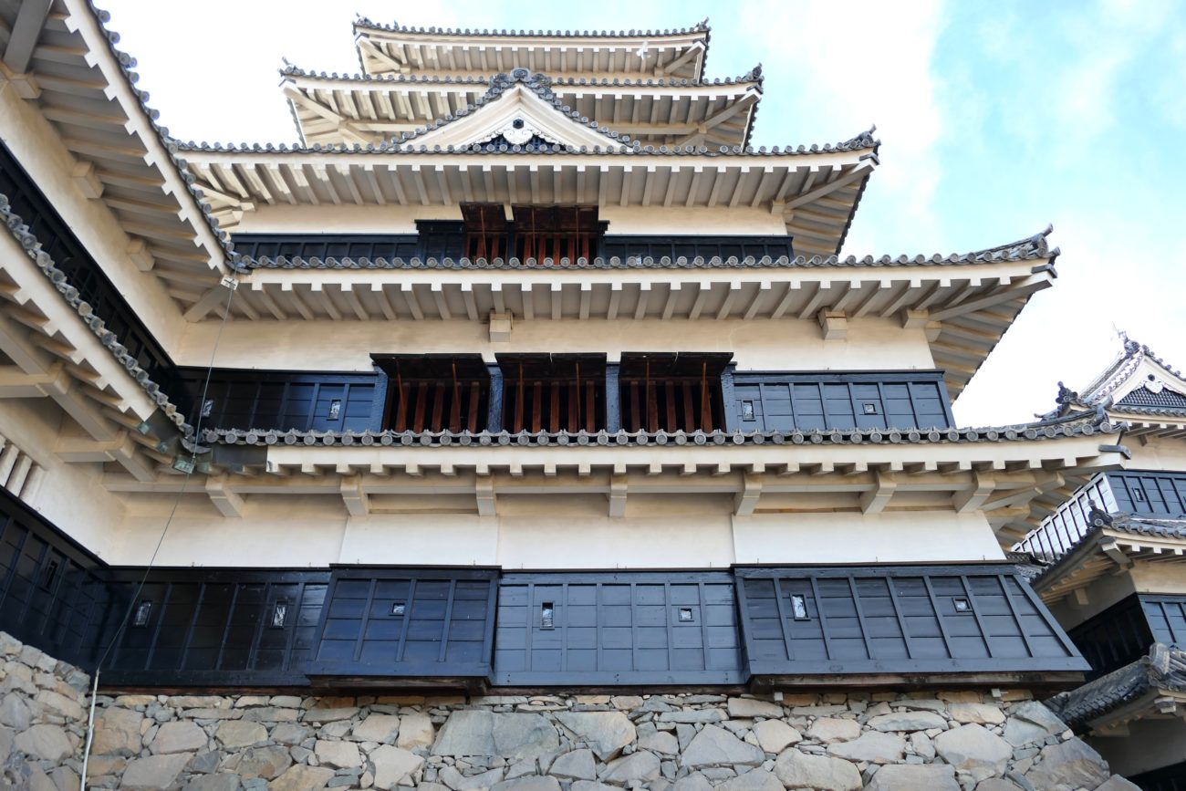 松本城天守と本丸御殿跡