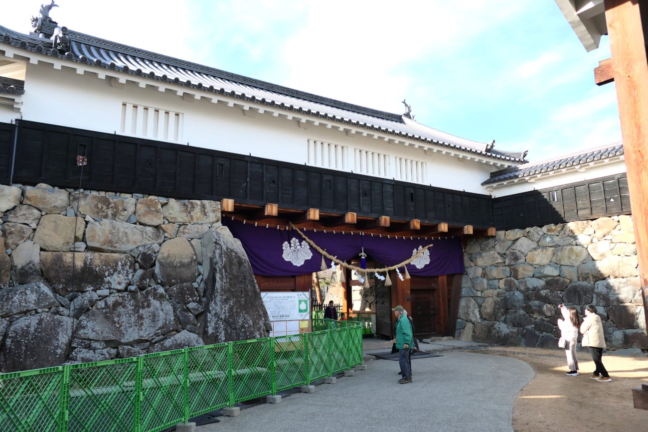 松本城 太鼓門と玄蕃石