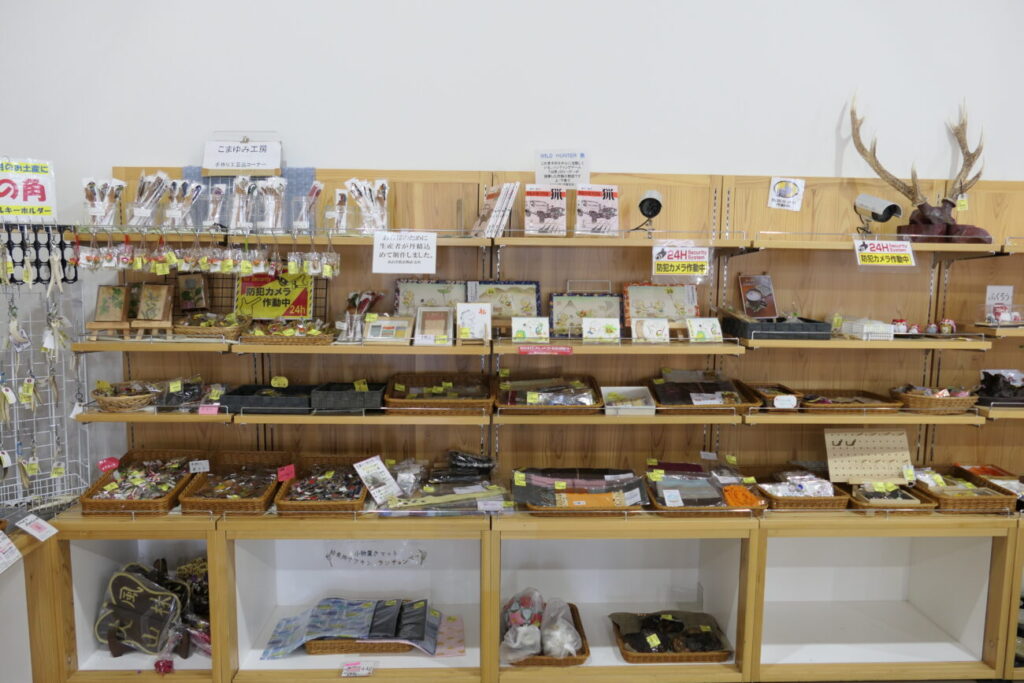 道の駅あおき 農産物直売所の工芸品コーナー