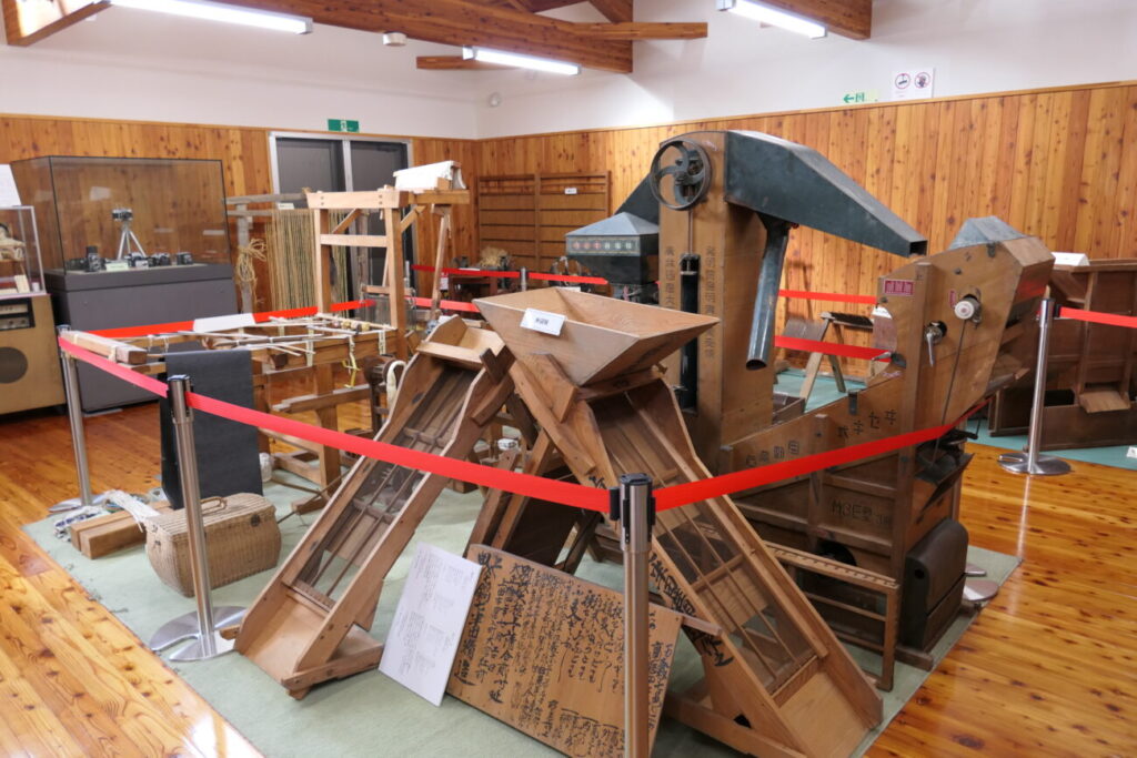 五島慶太未来創造館 青木村民俗資料館のレトロ農機具