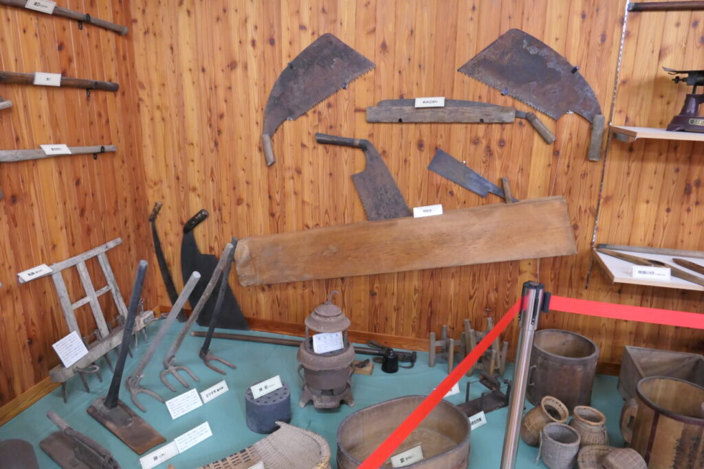 五島慶太未来創造館 青木村民俗資料館のレトロ農機具