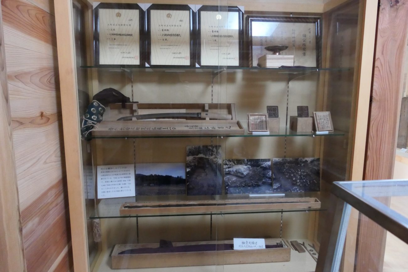 大町市 仁科神明宮 宝物収蔵庫 庫内の宝刀