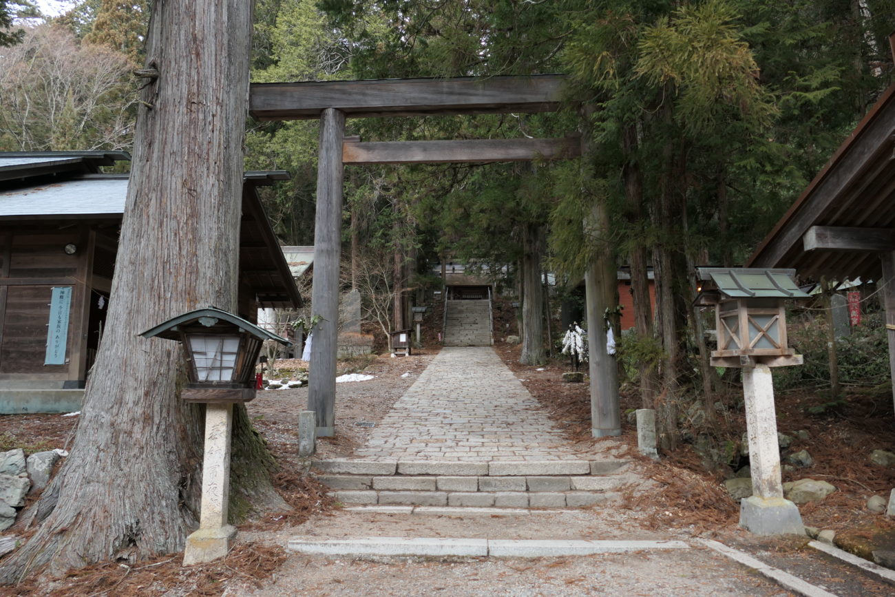 大町市 仁科神明宮の入り口鳥居