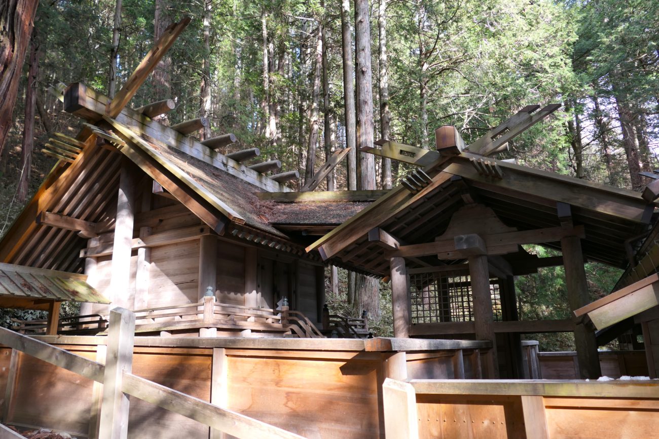 大町市 仁科神明宮の国宝 中門と本殿