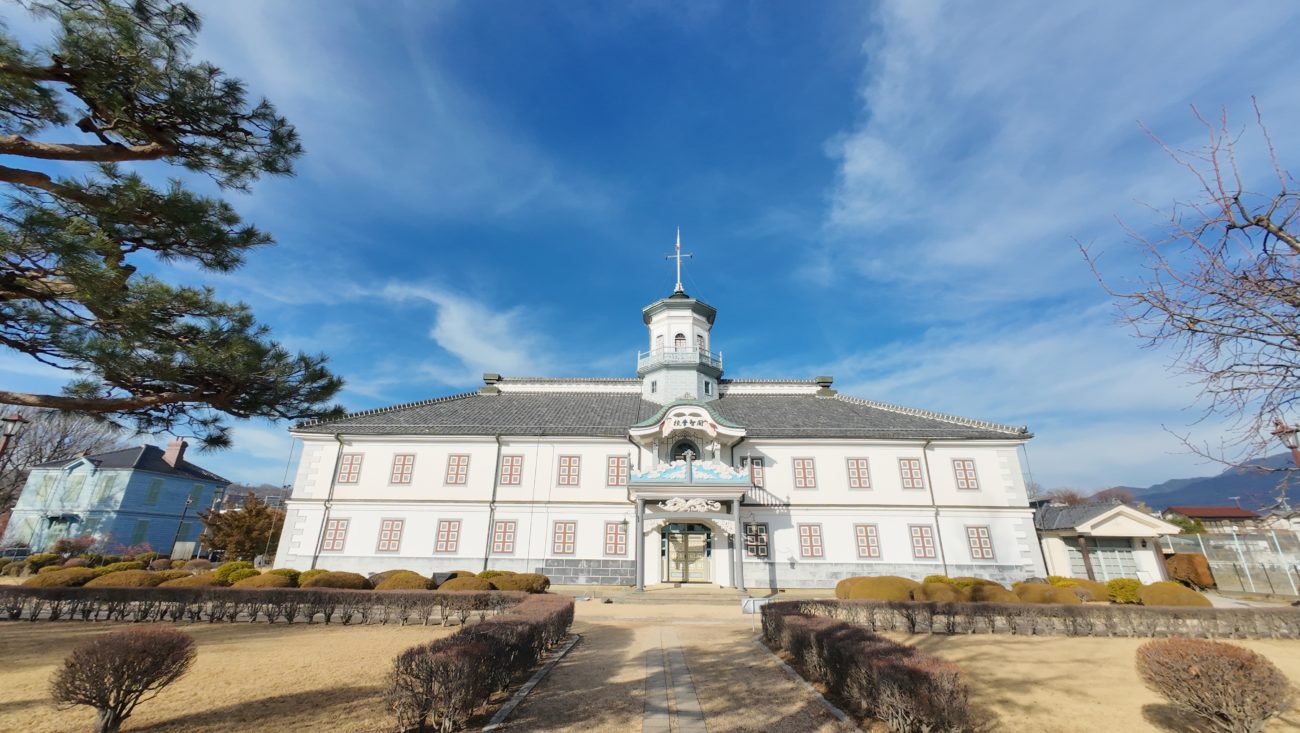 旧開智学校の正面外観