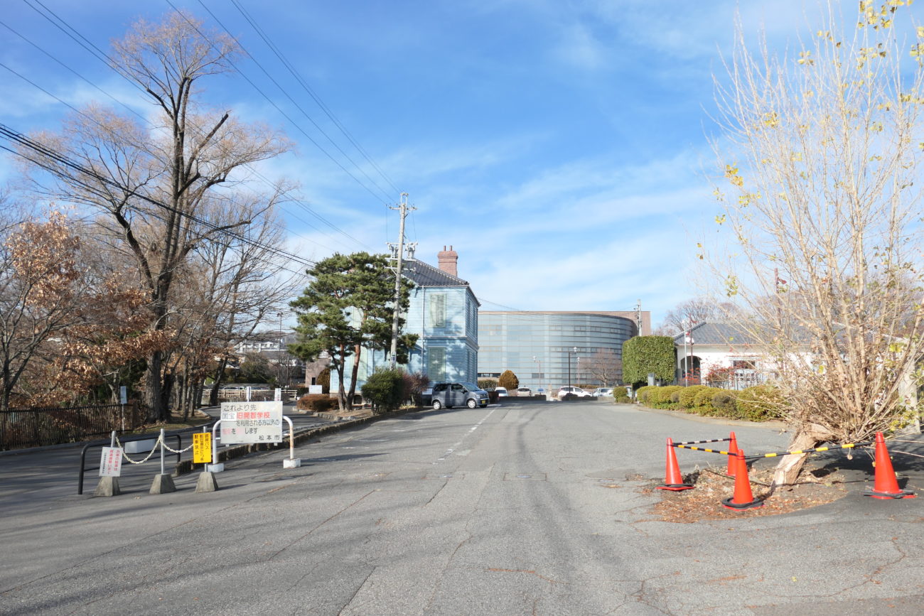 旧開智学校駐車場