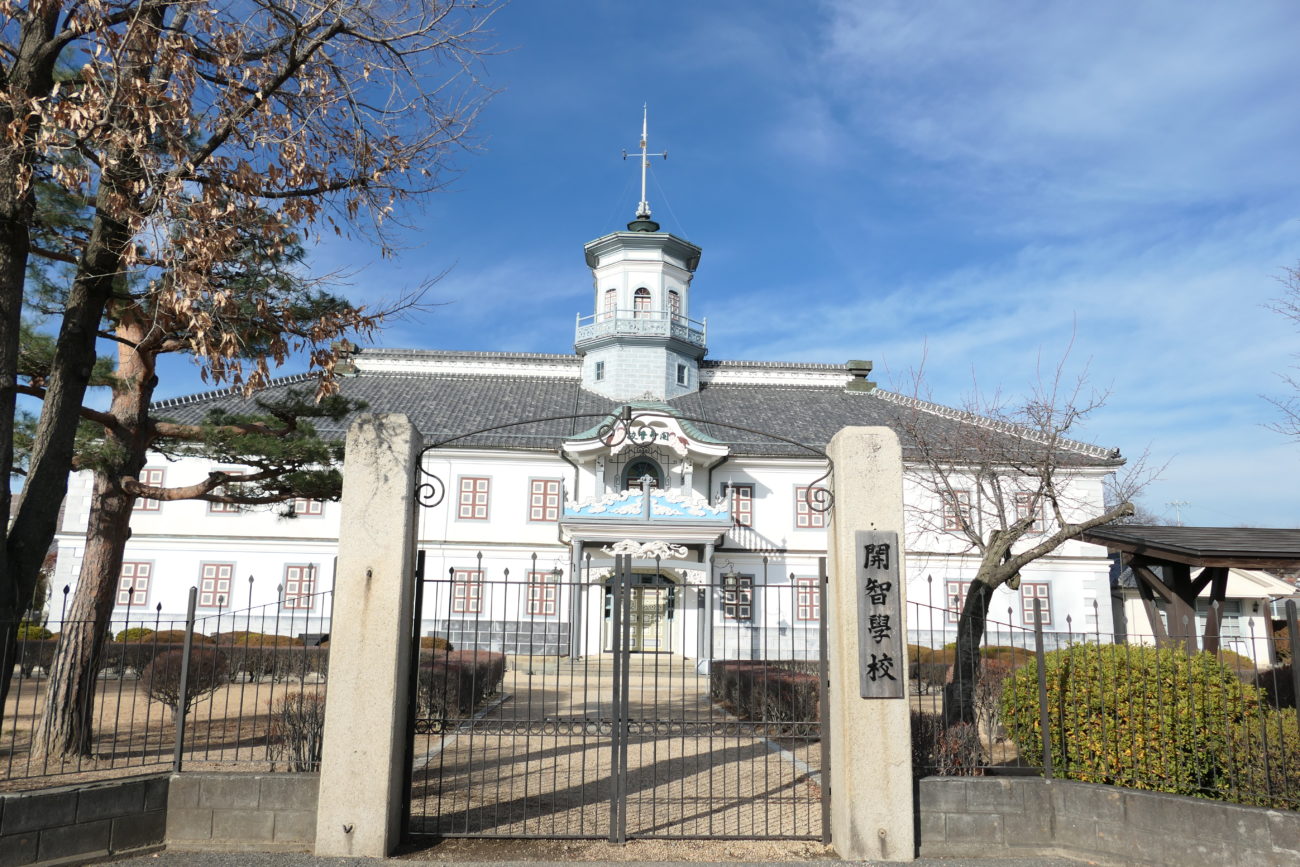 旧開智学校の正面外観