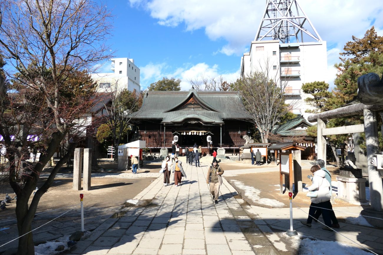 四柱神社の境内 