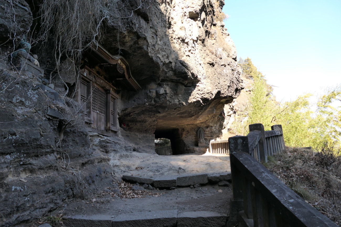 布引観音釈尊寺 観音堂へ続く洞窟
