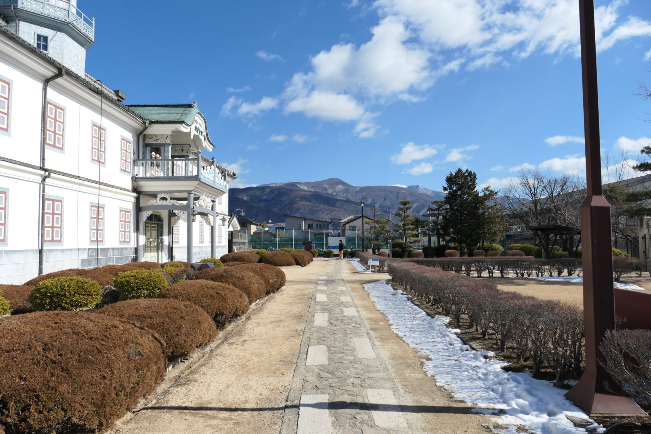 旧開智学校の庭