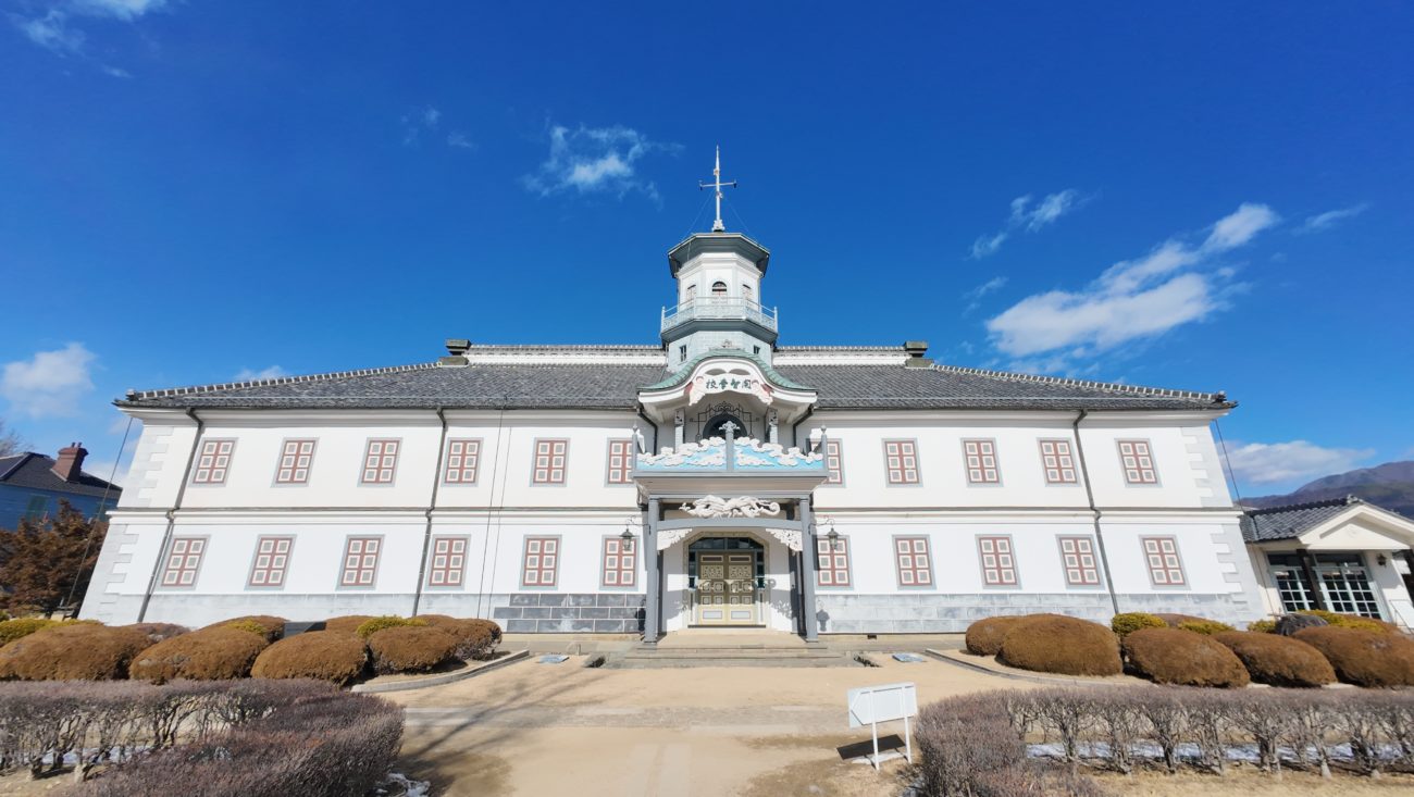 旧開智学校の正面外観