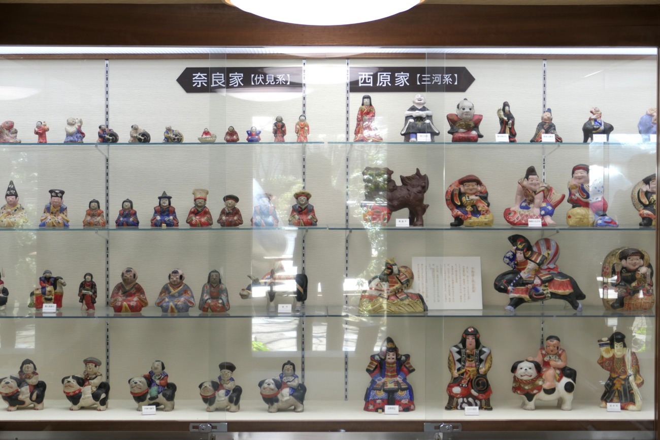 日本のあかり博物館の土びな館