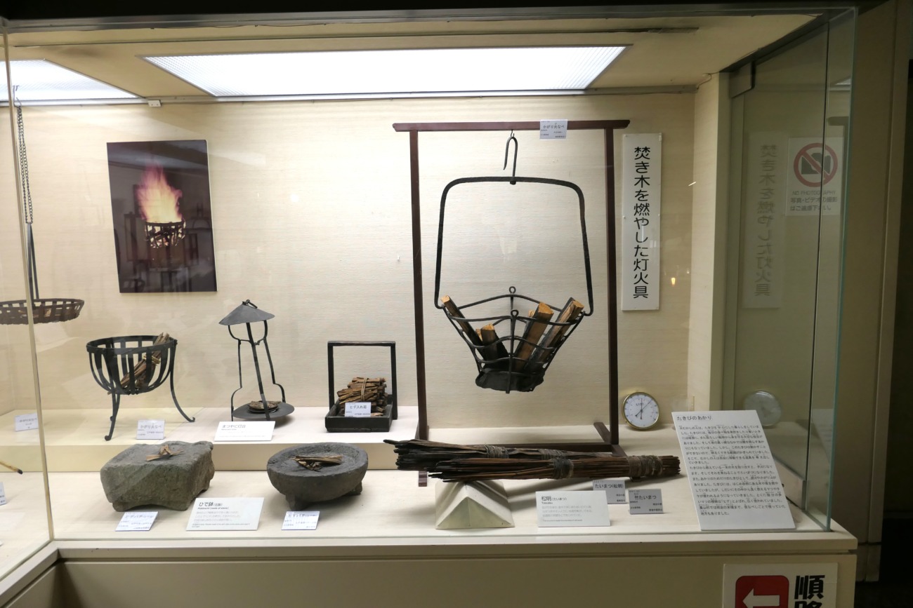 日本のあかり博物館の焚火灯火具