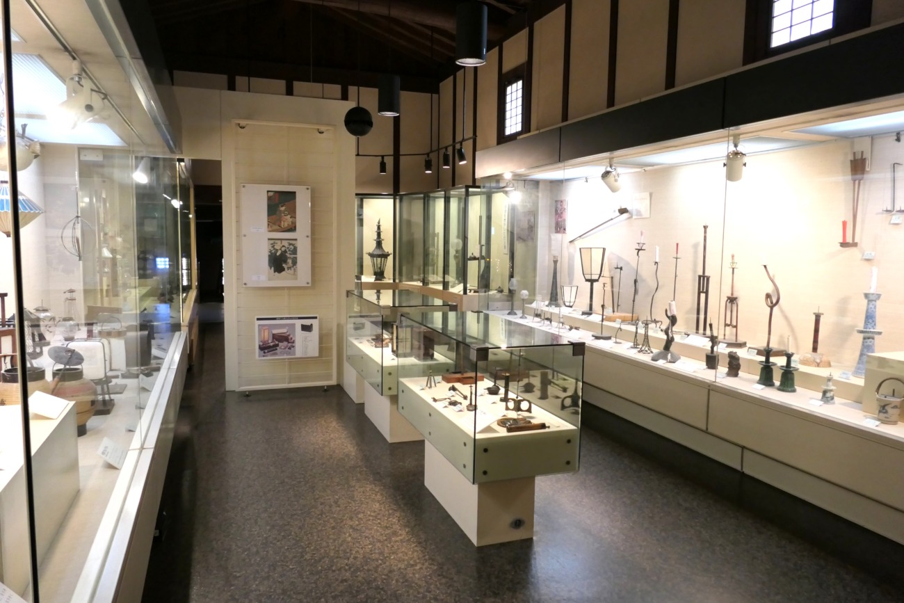 日本のあかり博物館の展示室