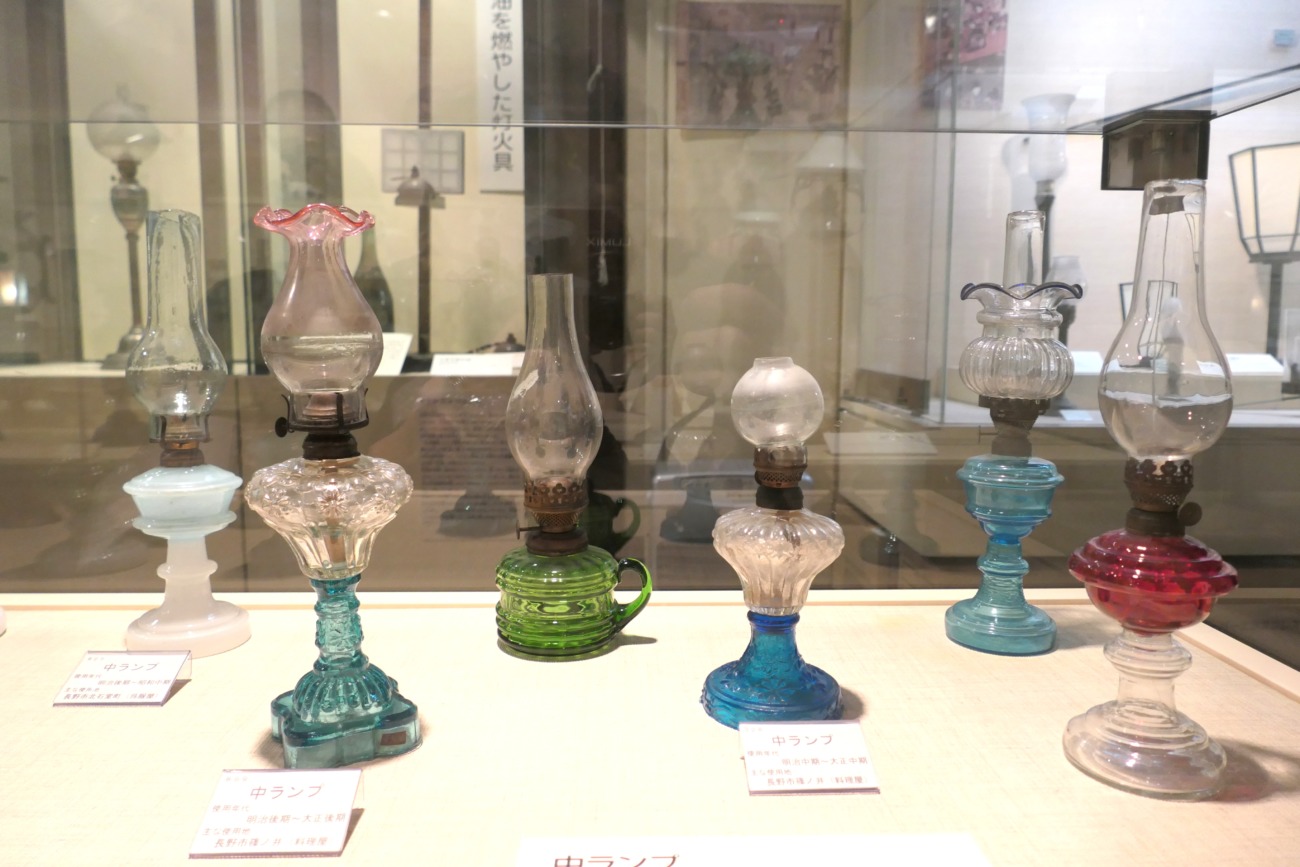日本のあかり博物館のランプ
